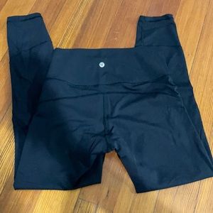Lululemon discontinue Style- black